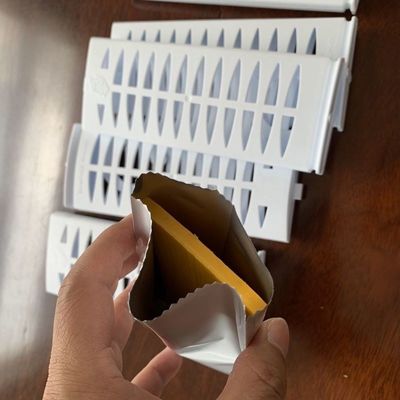 O Dichlorvos amarelo da cor 30m3 nenhuma praga descasca o uso das latas de lixo